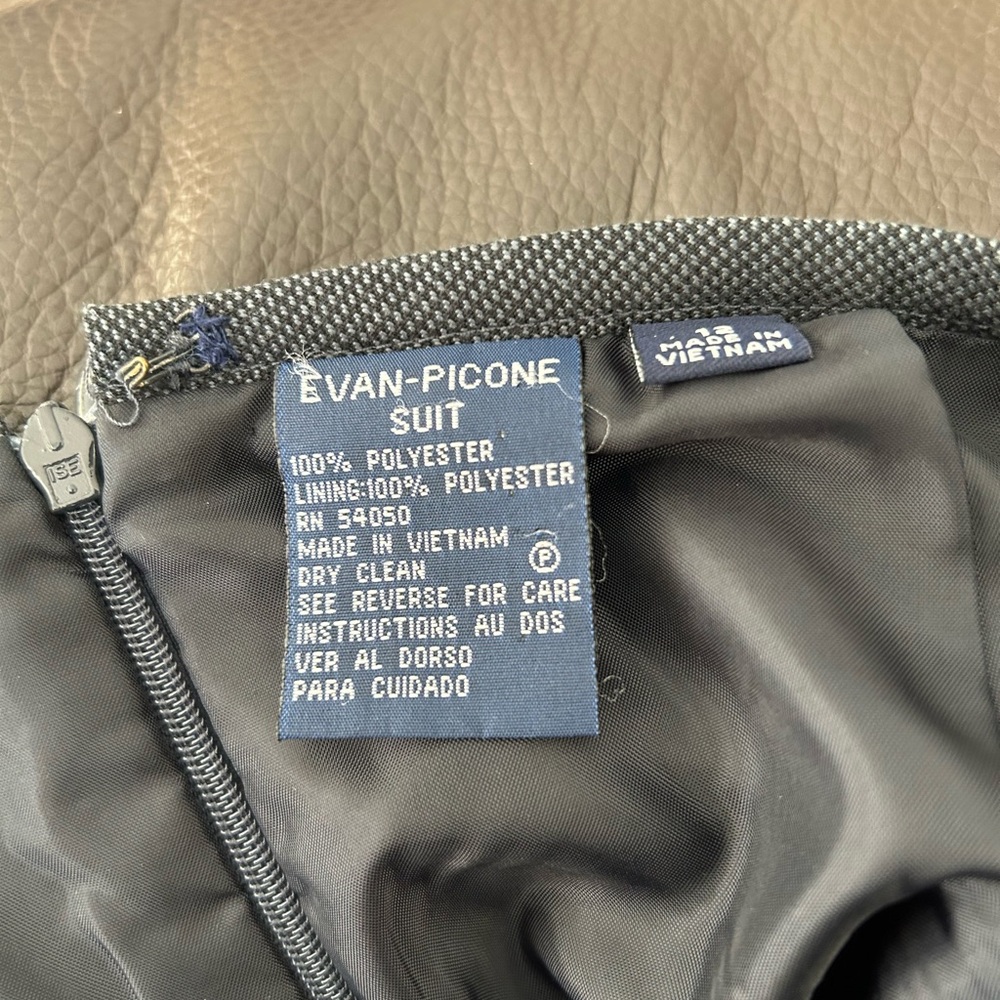 2 piece suit - Picture 7 of 10